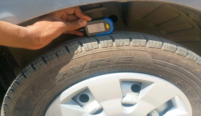 2012 Maruti Wagon R 1.0 LXI CNG, CNG, Manual, 1,12,444 km, tyre