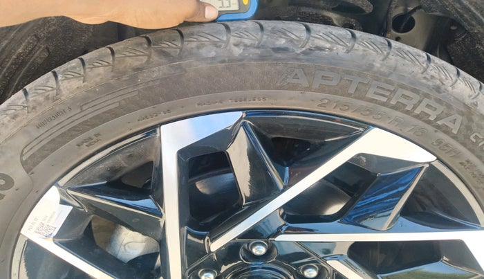 2025 Hyundai ALCAZAR Platinum 7 STR 1.5 Turbo GDi Petrol MT, Petrol, Manual, 5,457 km, tyre