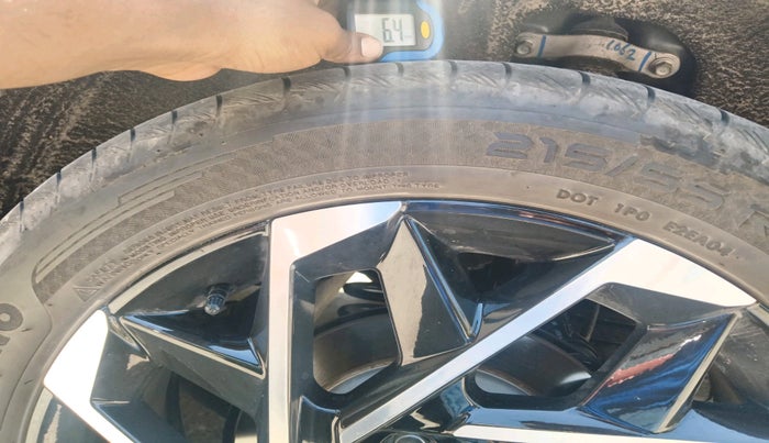 2025 Hyundai ALCAZAR Platinum 7 STR 1.5 Turbo GDi Petrol MT, Petrol, Manual, 5,457 km, tyre