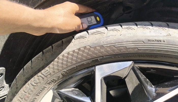 2025 Hyundai ALCAZAR Platinum 7 STR 1.5 Turbo GDi Petrol MT, Petrol, Manual, 5,457 km, tyre