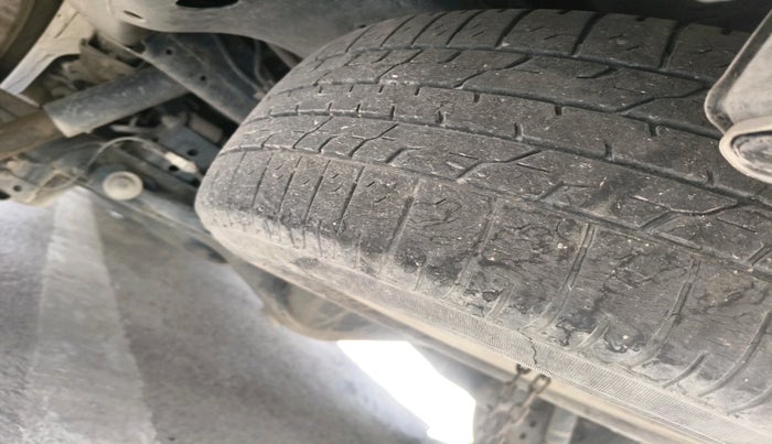 2017 Toyota Innova Crysta 2.4 VX 8 STR, Diesel, Manual, 1,37,472 km, tyre