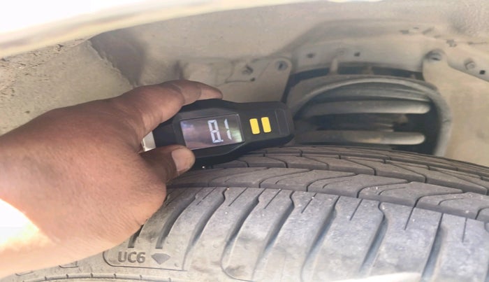 2017 Toyota Innova Crysta 2.4 VX 8 STR, Diesel, Manual, 1,37,472 km, tyre