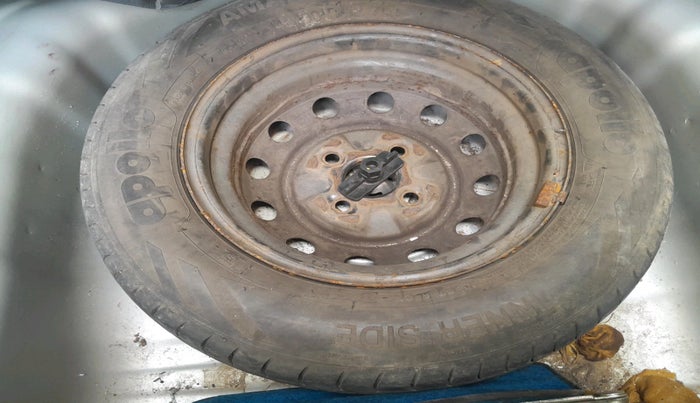 2011 Hyundai Eon ERA, Petrol, Manual, 81,092 km, tyre