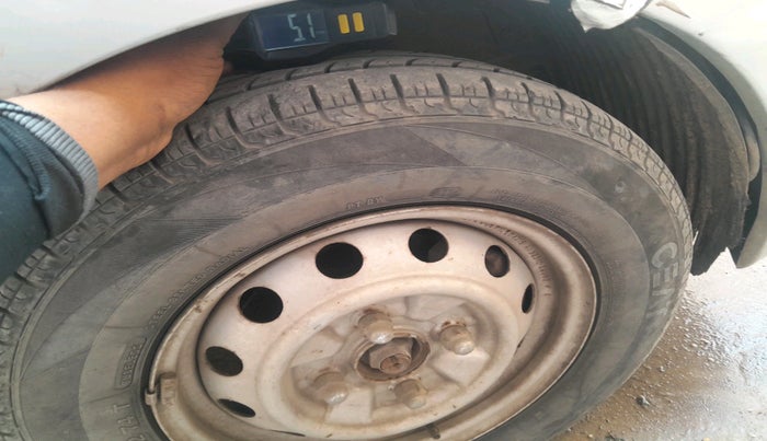 2011 Hyundai Eon ERA, Petrol, Manual, 81,092 km, tyre