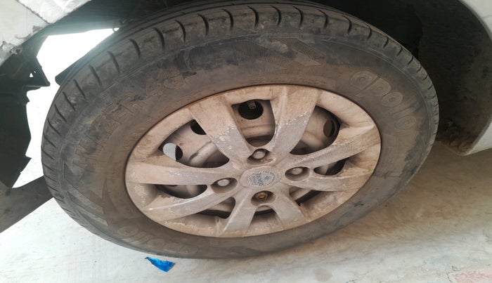 2011 Hyundai Eon ERA, Petrol, Manual, 81,092 km, tyre