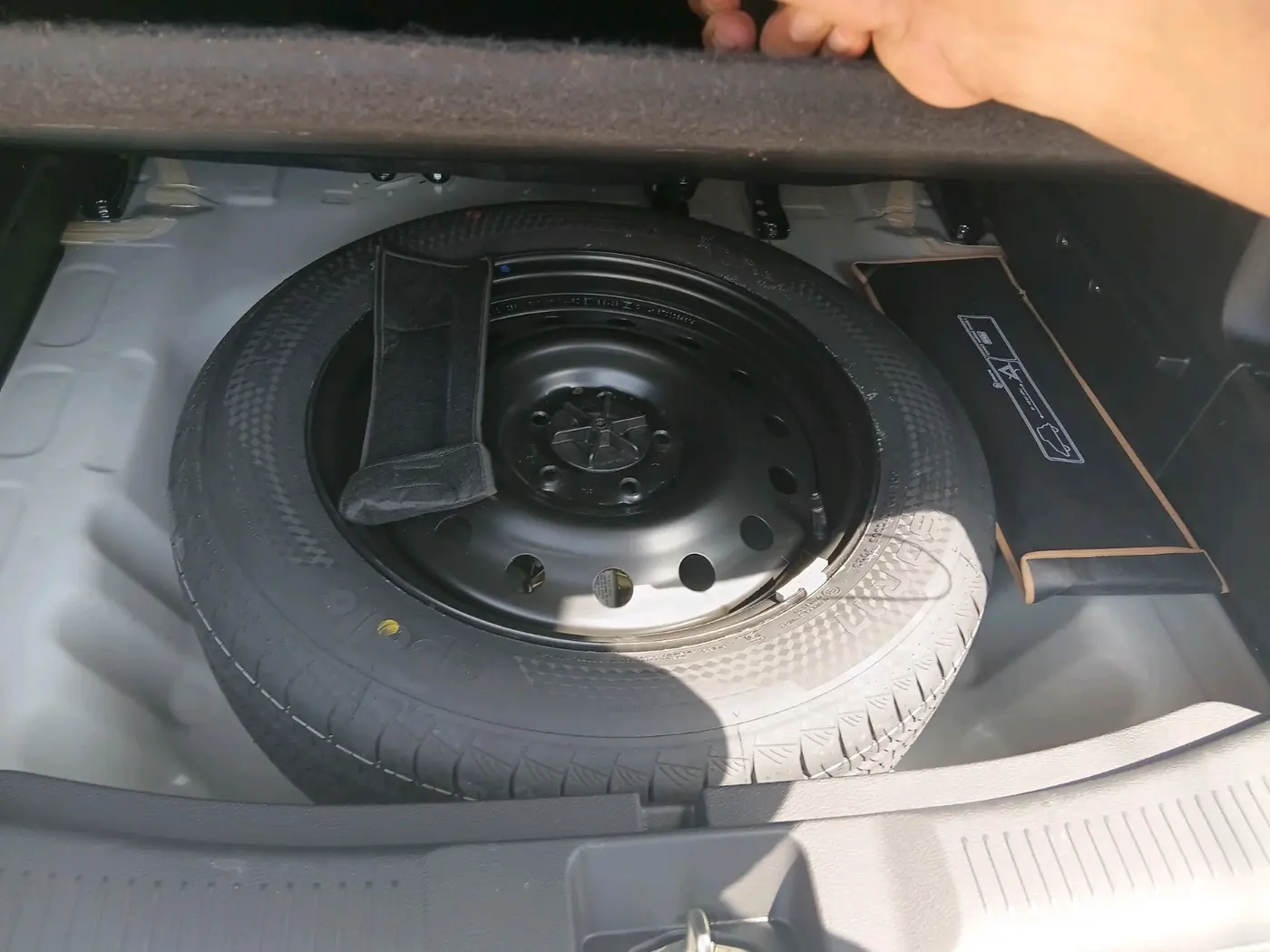 2024 Maruti Grand Vitara DELTA SMART HYBRID, Petrol, Manual, 3,034 km, tyre