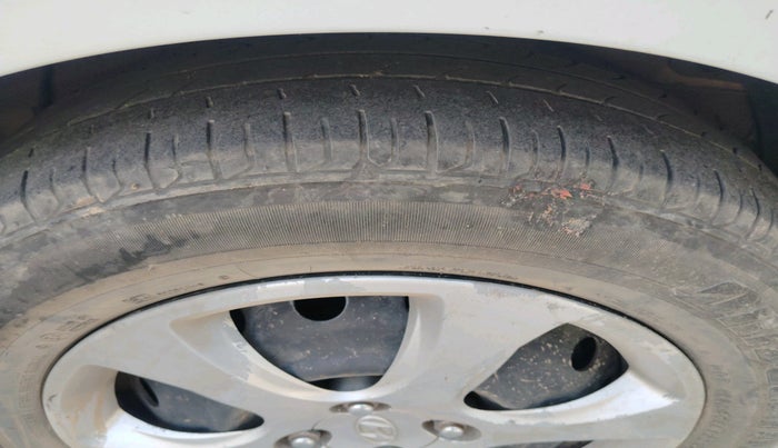 2012 Hyundai Verna FLUIDIC 1.6 CRDI EX, Diesel, Manual, 2,08,167 km, tyre