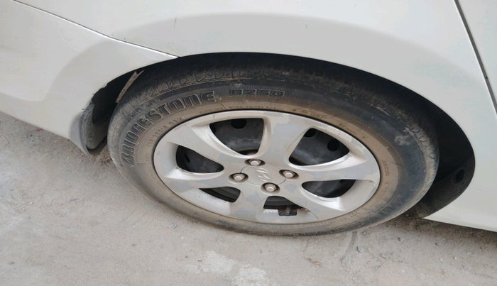 2012 Hyundai Verna FLUIDIC 1.6 CRDI EX, Diesel, Manual, 2,08,167 km, tyre