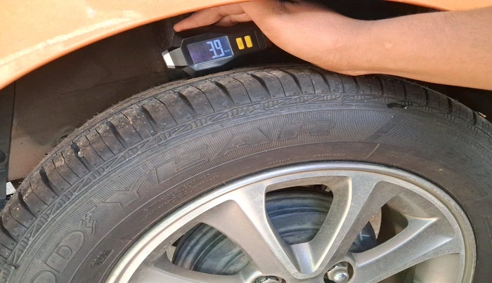 2016 Hyundai Grand i10 ASTA (O) AT 1.2 KAPPA VTVT, Petrol, Automatic, 41,428 km, tyre