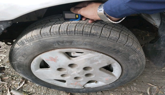 2012 Chevrolet Tavera NEO 3 MAX 10 STR BS III, Diesel, Manual, 1,61,358 km, tyre