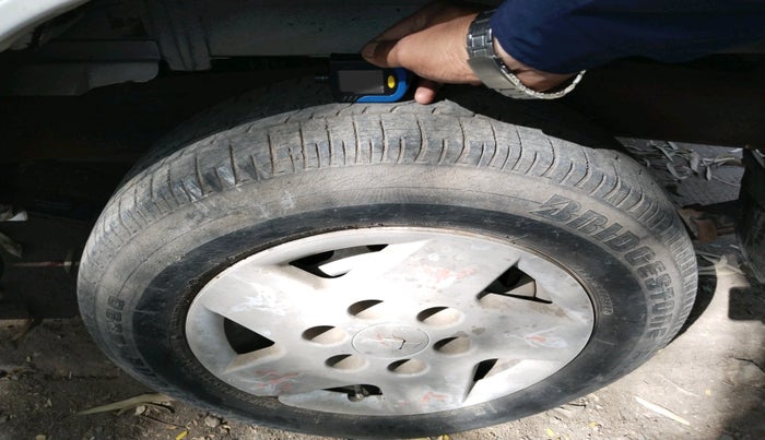 2012 Chevrolet Tavera NEO 3 MAX 10 STR BS III, Diesel, Manual, 1,61,358 km, tyre