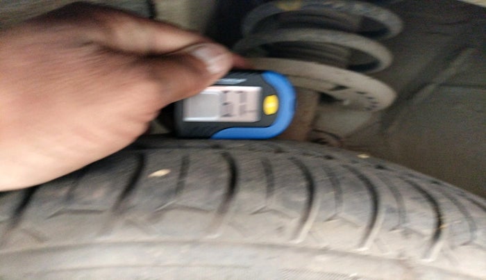 2017 Mahindra Kuv100 K8 6 STR, CNG, Manual, 1,26,425 km, tyre