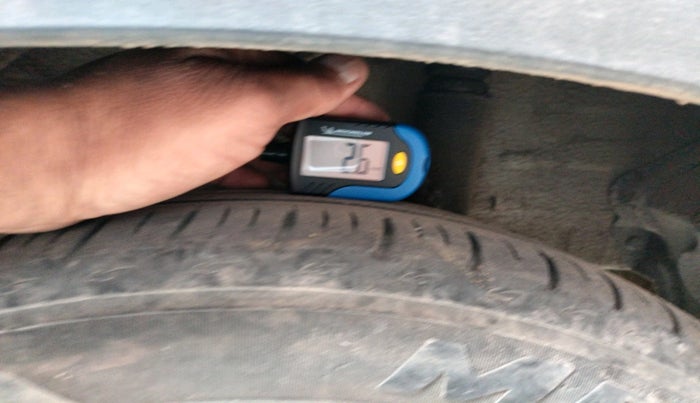 2017 Mahindra Kuv100 K8 6 STR, CNG, Manual, 1,26,425 km, tyre