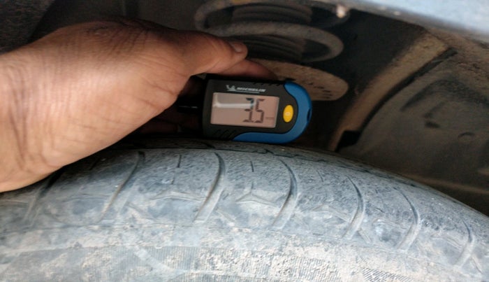 2017 Mahindra Kuv100 K8 6 STR, CNG, Manual, 1,26,425 km, tyre