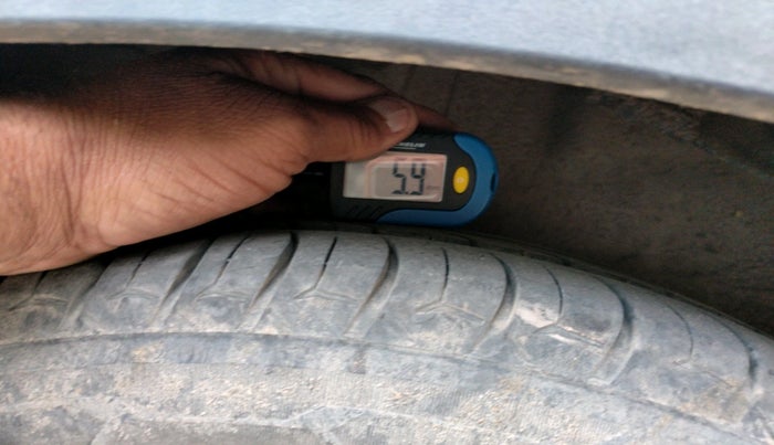 2017 Mahindra Kuv100 K8 6 STR, CNG, Manual, 1,26,425 km, tyre