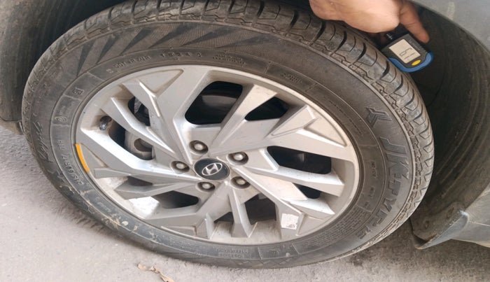 2022 Hyundai Creta SX IVT 1.5 PETROL, Petrol, Automatic, 1,05,448 km, tyre