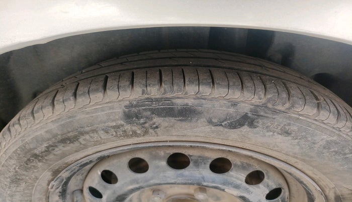 2013 Maruti Ertiga VXI, CNG, Manual, 99,453 km, tyre