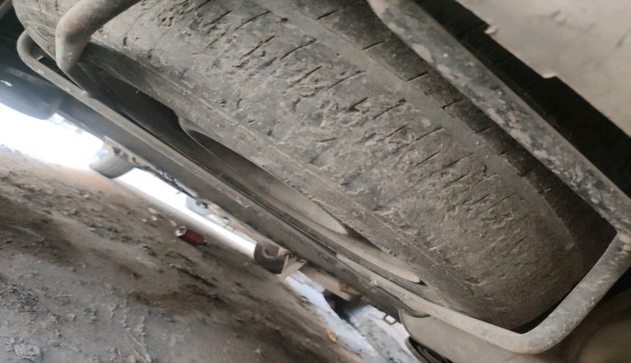 2013 Maruti Ertiga VXI, CNG, Manual, 99,453 km, tyre