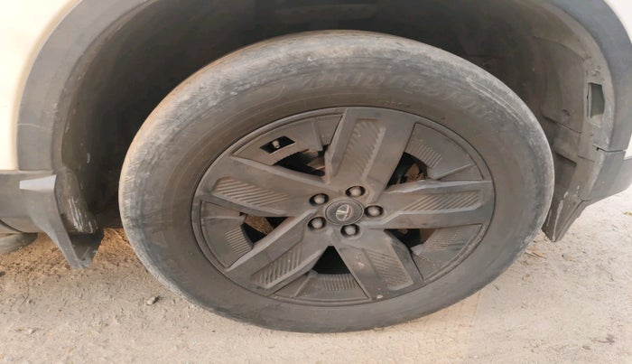 2023 Tata Harrier FEARLESS DUAL TONE AT, Diesel, Automatic, 87,019 km, tyre