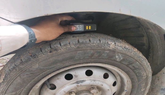 2011 Maruti Wagon R 1.0 LXI CNG, CNG, Manual, 1,22,615 km, tyre
