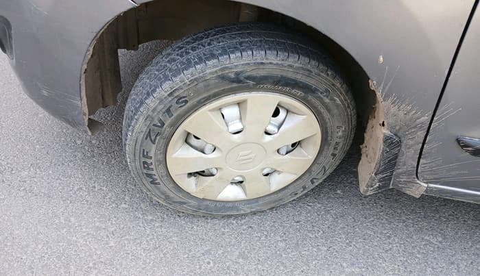 2015 Maruti Wagon R 1.0 LXI, Petrol, Manual, 67,501 km, tyre