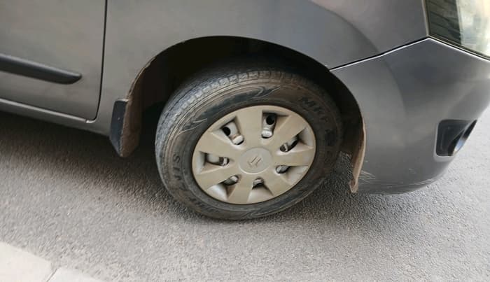 2015 Maruti Wagon R 1.0 LXI, Petrol, Manual, 67,501 km, tyre