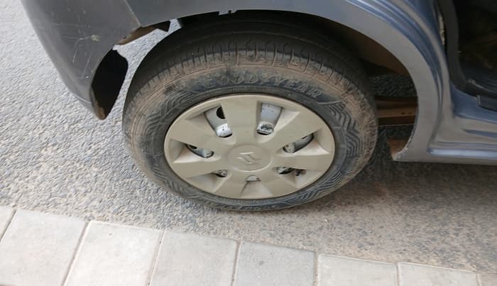 2015 Maruti Wagon R 1.0 LXI, Petrol, Manual, 67,501 km, tyre