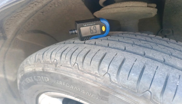 2014 Renault Duster 85 PS RXL DIESEL, Diesel, Manual, 1,01,829 km, tyre