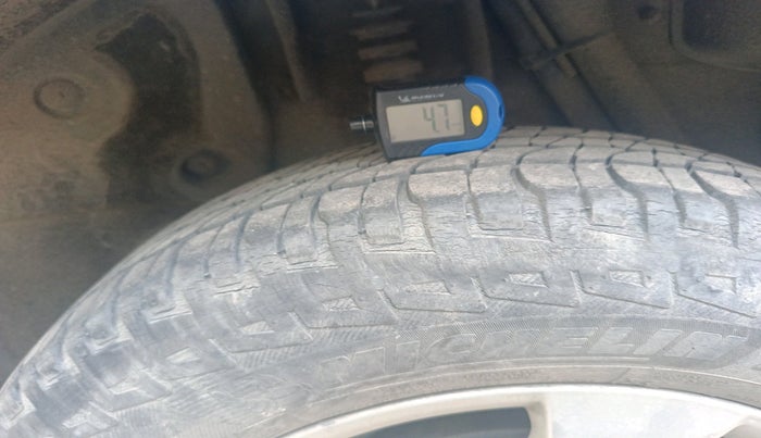 2014 Renault Duster 85 PS RXL DIESEL, Diesel, Manual, 1,01,829 km, tyre