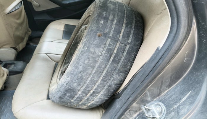 2013 Volkswagen Polo TRENDLINE 1.2L PETROL, Petrol, Manual, 1,54,136 km, tyre