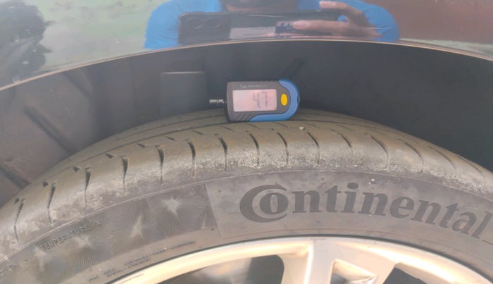 2017 Audi A4 35 TDI Premium Plus, Diesel, Automatic, 1,17,488 km, tyre