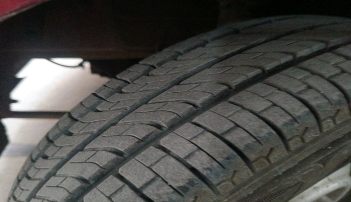 2012 Hyundai Eon D-LITE+, Petrol, Manual, 1,19,972 km, tyre