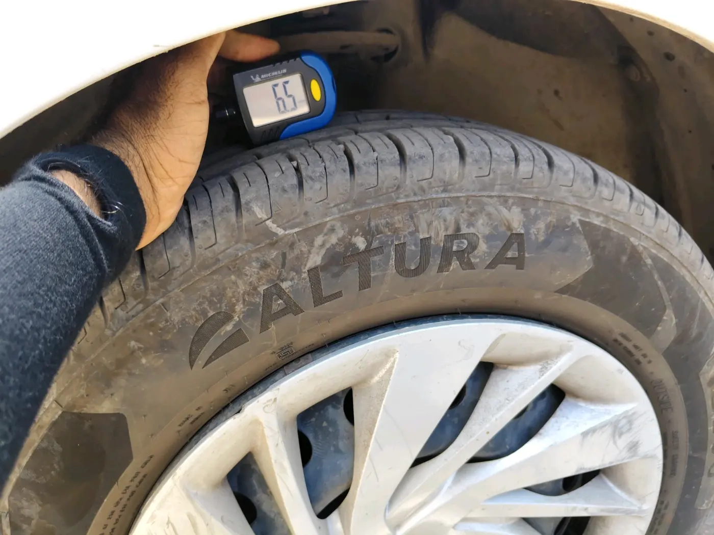 2021 Maruti Ertiga VXI CNG, CNG, Manual, 1,93,811 km, tyre