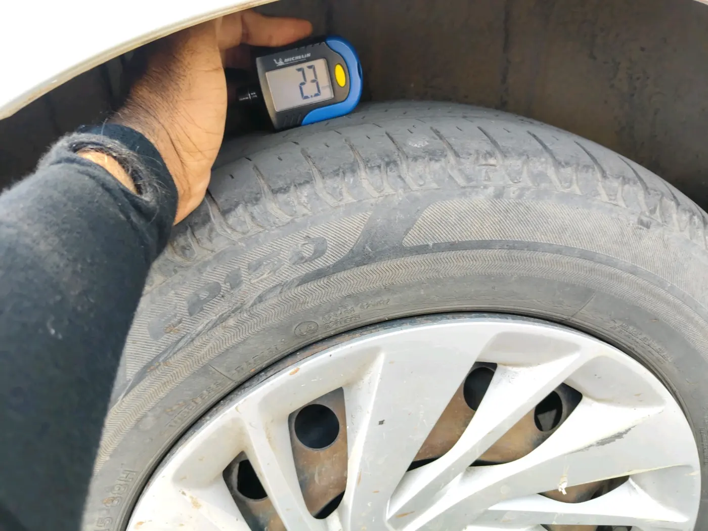 2021 Maruti Ertiga VXI CNG, CNG, Manual, 1,93,811 km, tyre