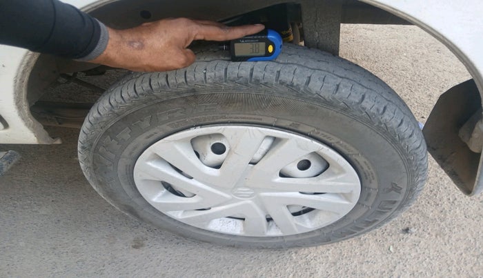 2023 Maruti Eeco 5 STR AC CNG, CNG, Manual, 1,26,365 km, tyre