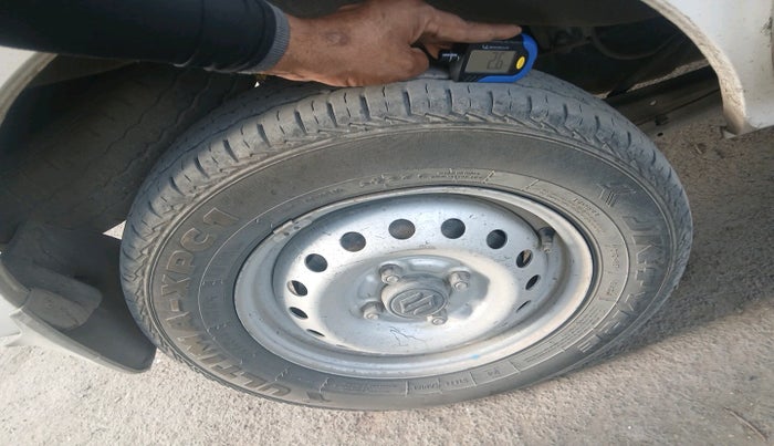 2023 Maruti Eeco 5 STR AC CNG, CNG, Manual, 1,26,365 km, tyre