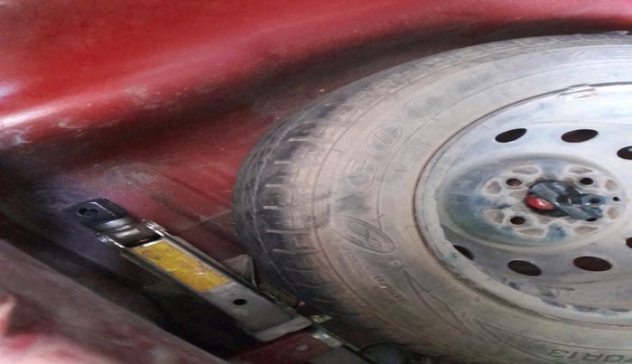 2011 Hyundai Eon SPORTZ, Petrol, Manual, 83,822 km, tyre