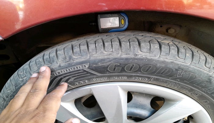 2011 Hyundai Eon SPORTZ, Petrol, Manual, 83,822 km, tyre