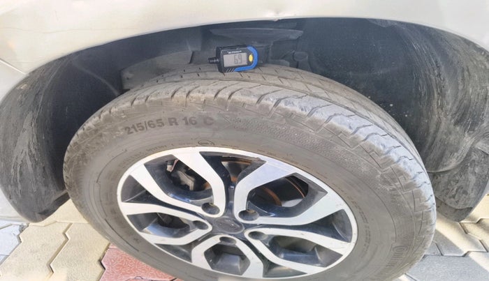 2014 Nissan Terrano XL (D), Diesel, Manual, 1,62,275 km, tyre