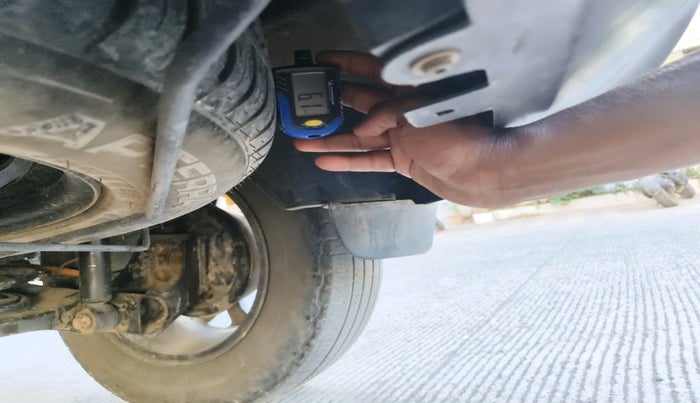 2014 Nissan Terrano XL (D), Diesel, Manual, 1,62,275 km, tyre