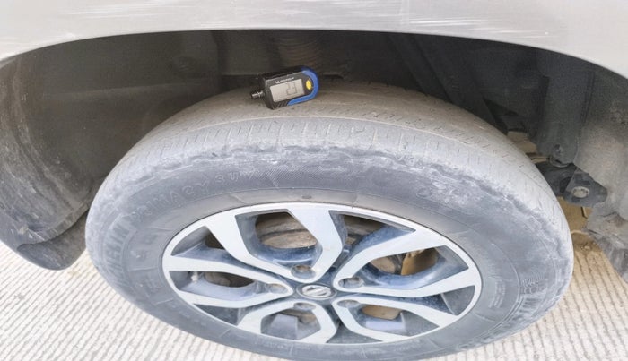 2014 Nissan Terrano XL (D), Diesel, Manual, 1,62,275 km, tyre