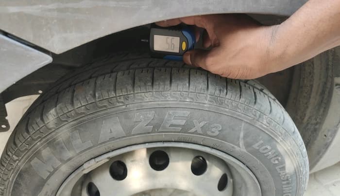 2011 Maruti Wagon R 1.0 LXI CNG, CNG, Manual, 1,74,938 km, tyre