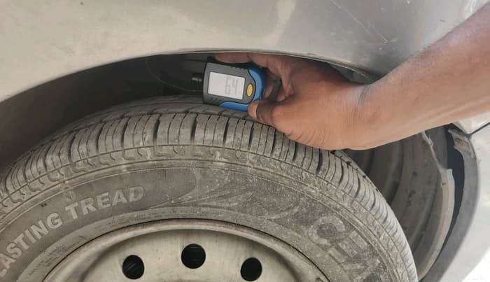 2011 Maruti Wagon R 1.0 LXI CNG, CNG, Manual, 1,74,938 km, tyre