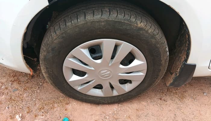 2012 Maruti Swift Dzire VXI, Petrol, Manual, 1,01,018 km, tyre