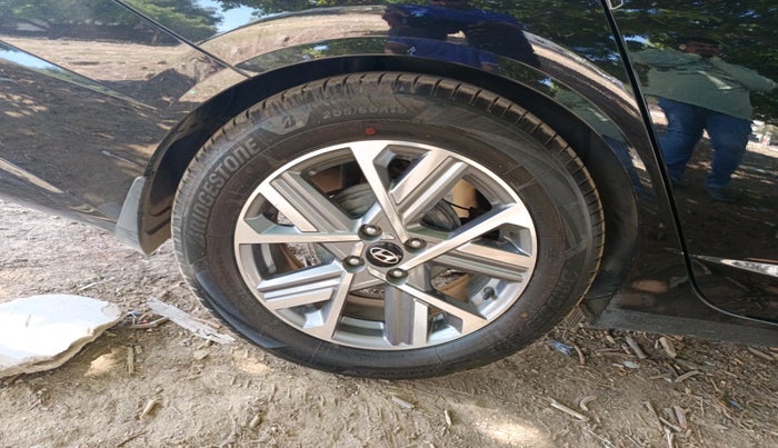 2023 Hyundai Verna SX(O) 1.5 MPI IVT , Petrol, Automatic, 61,199 km, tyre