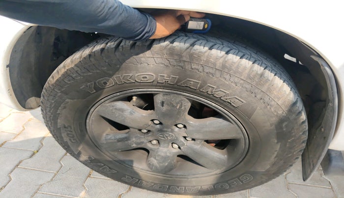 2011 Toyota Fortuner 3.0 4X4 MT, Diesel, Manual, 2,39,046 km, tyre