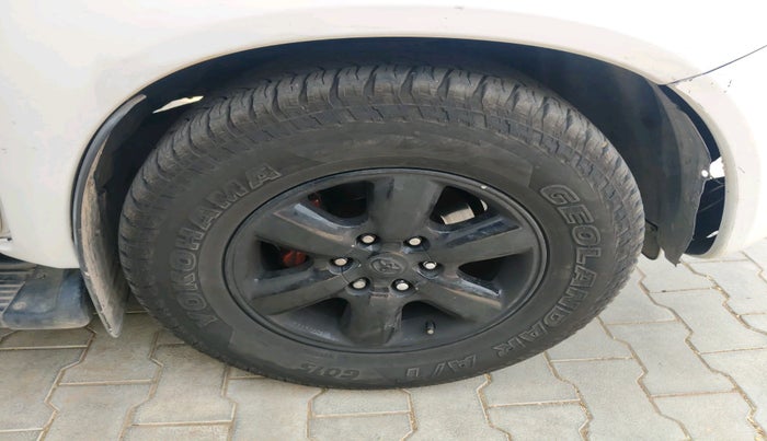 2011 Toyota Fortuner 3.0 4X4 MT, Diesel, Manual, 2,39,046 km, tyre