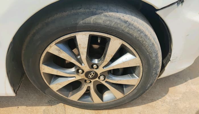 2013 Hyundai Verna FLUIDIC 1.6 CRDI SX, Diesel, Manual, 96,930 km, tyre