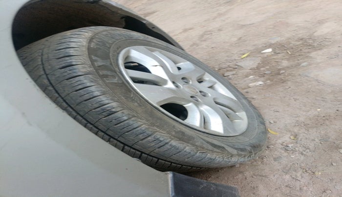 2012 Maruti Swift Dzire ZXI, Petrol, Manual, 1,88,116 km, tyre