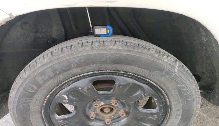 2015 Renault Duster 85 PS RXL DIESEL, Diesel, Manual, 1,03,673 km, tyre